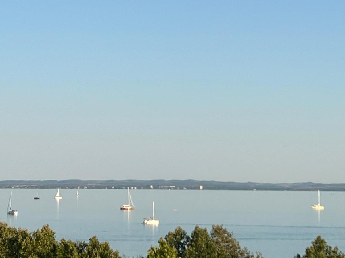 Club Panorama Lake View Apartment Alsóörs 外观 照片